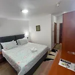 Square Hotel