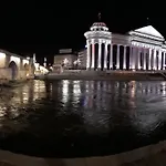 Square 2* Skopje