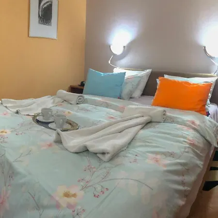 Готель Square 2*