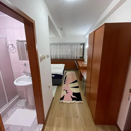 Square 2* Скоп'є