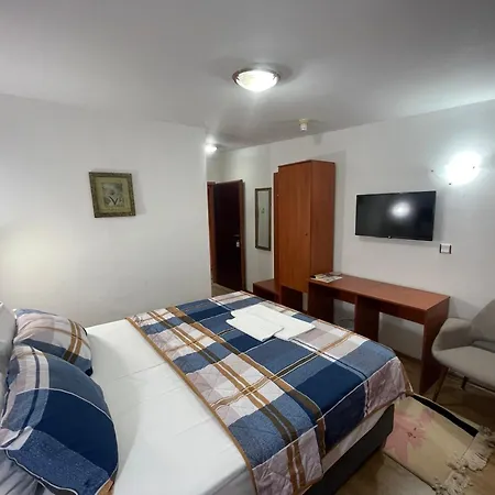 Square Hotel 2*