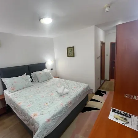 Square Hotel