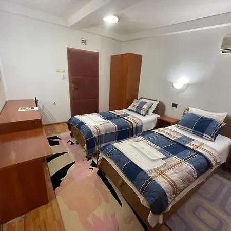Hotel Square 2*