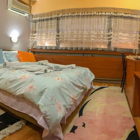Square Hotel 2*