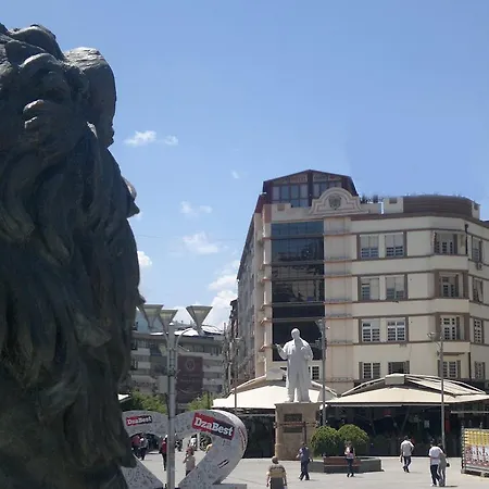 Square Hotel Escópia