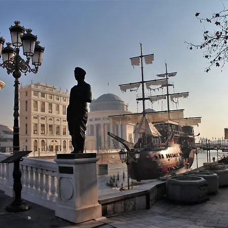 Square Hotel Escópia